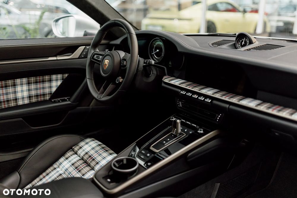 Porsche 911 Turbo 50 Years - 32