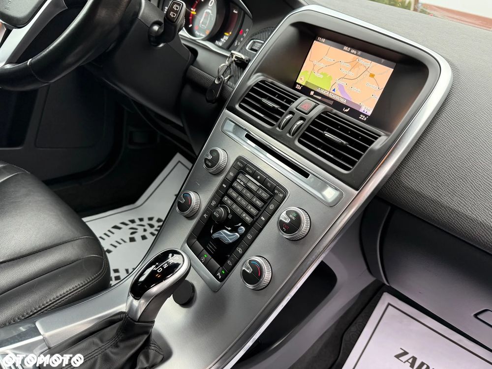 Volvo XC 60 D3 Drive-E Momentum - 19