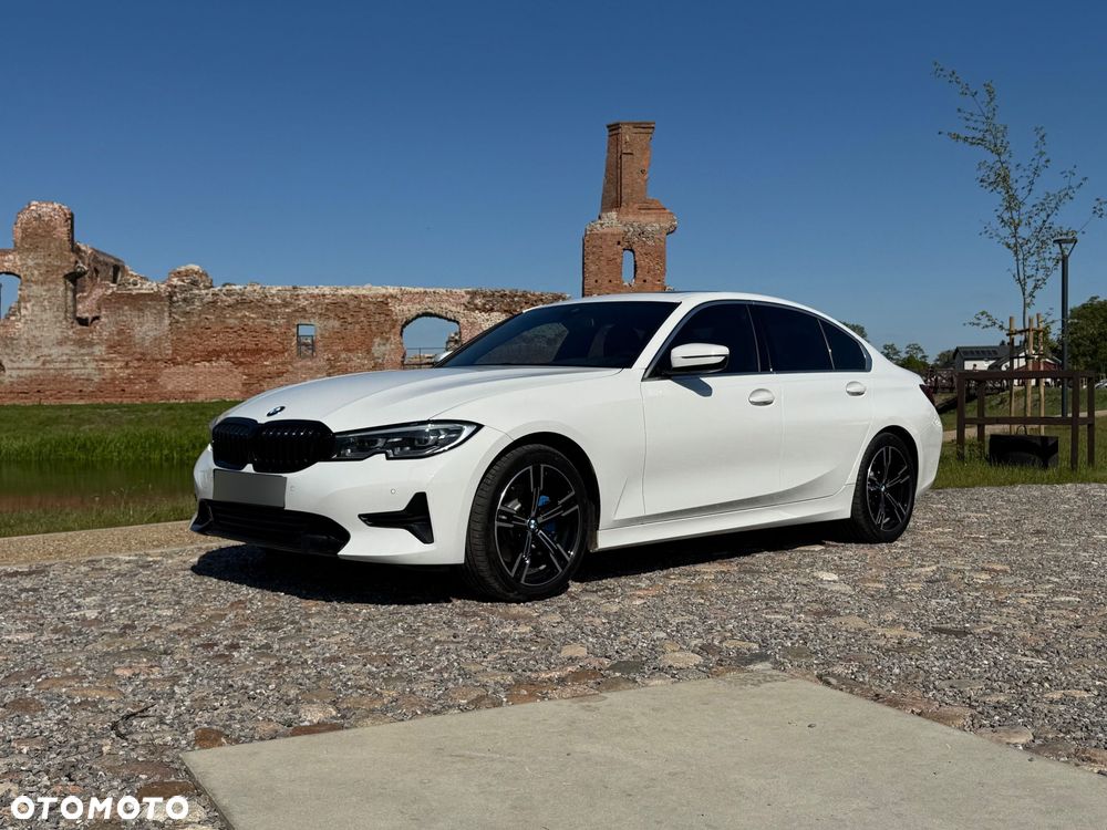 BMW Seria 3 330i Sport Line sport - 14