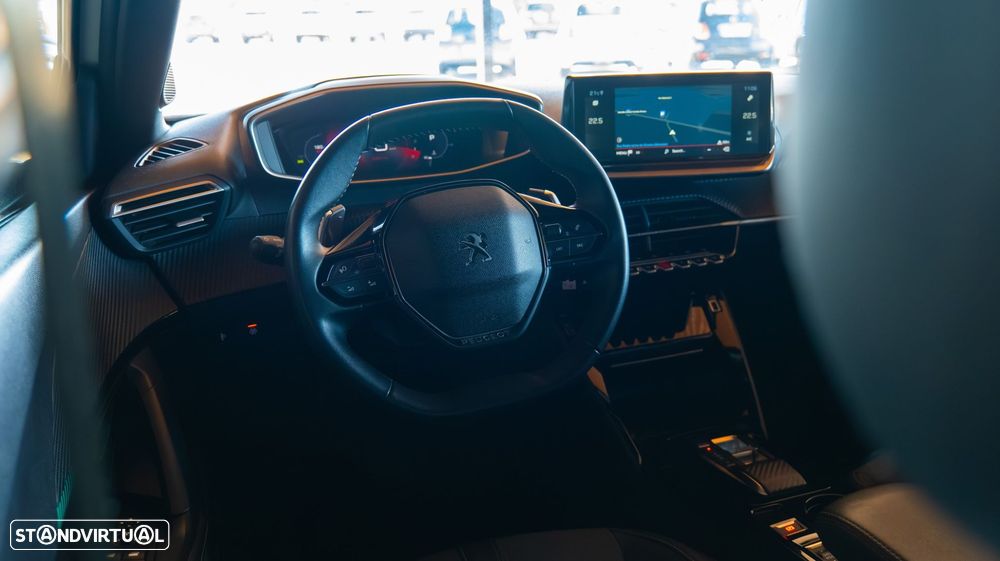 Peugeot 2008 1.2 PureTech Allure Pack EAT8 - 21