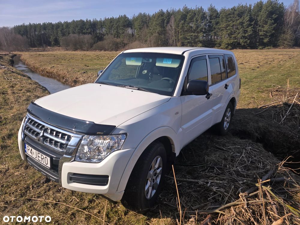 Mitsubishi Pajero - 1