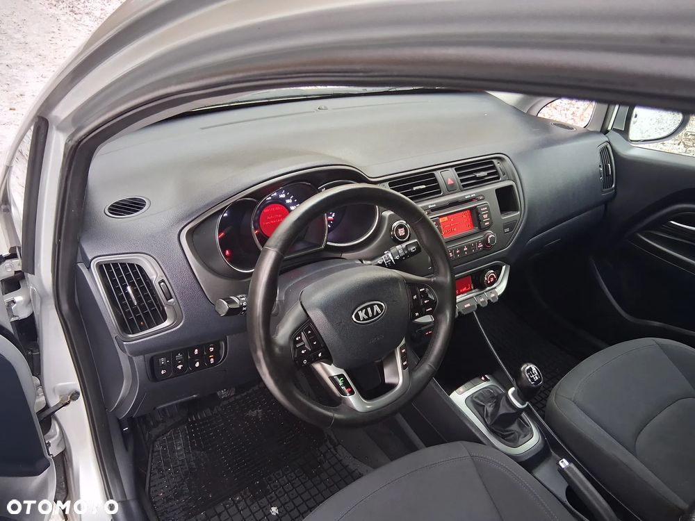 Kia Rio - 26