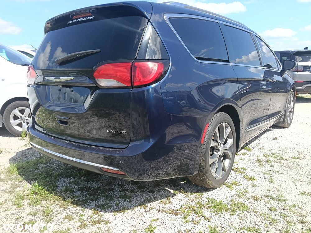 Chrysler Pacifica - 6