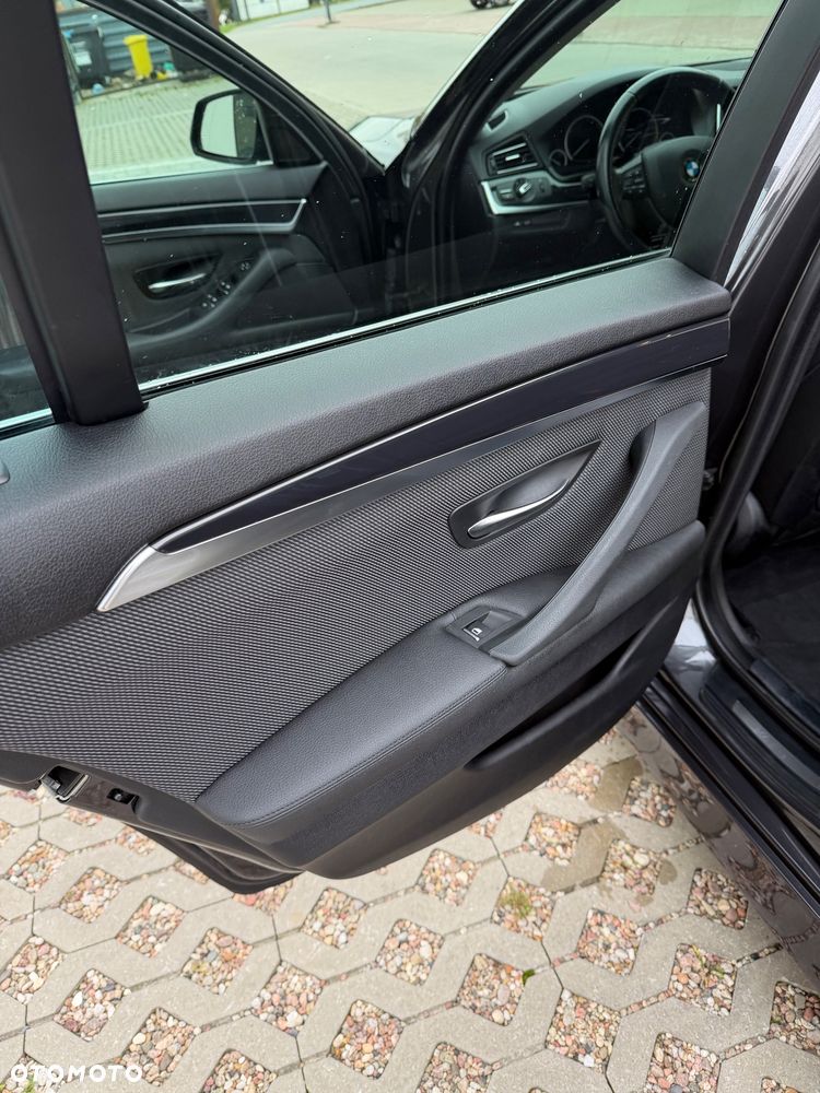 BMW Seria 5 530d xDrive - 16