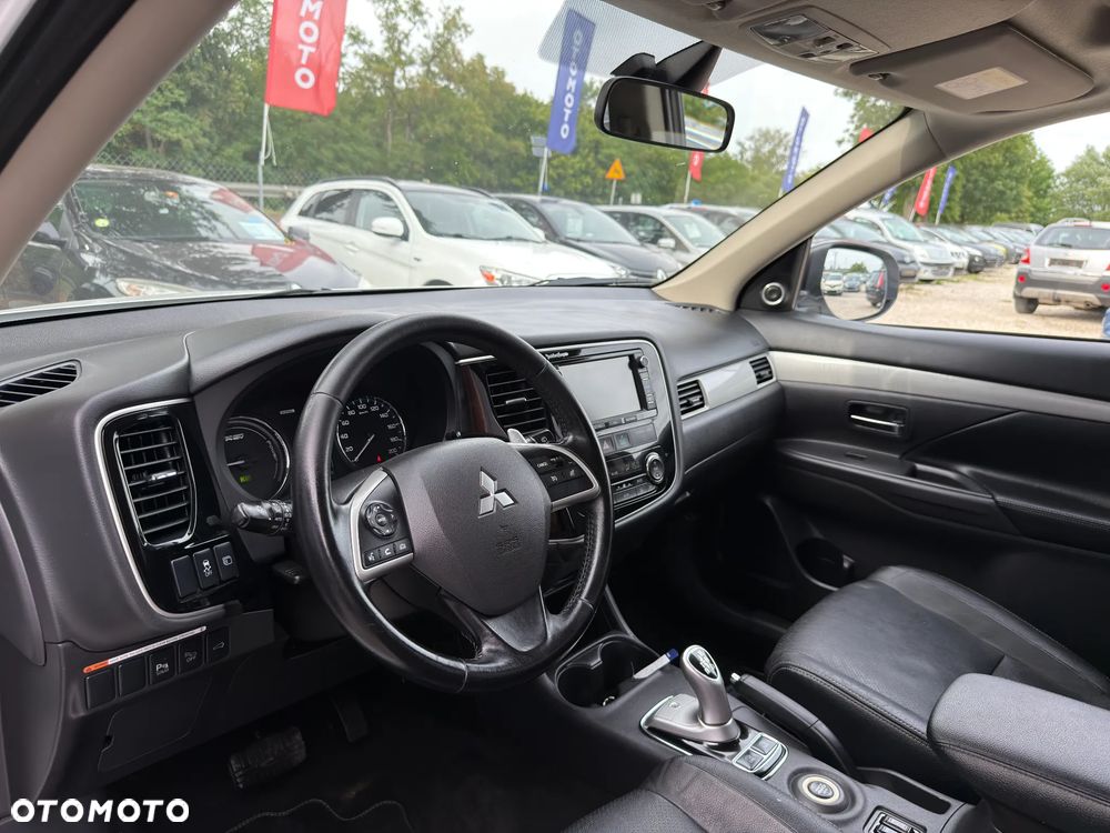 Mitsubishi Outlander Instyle NAVI + - 22