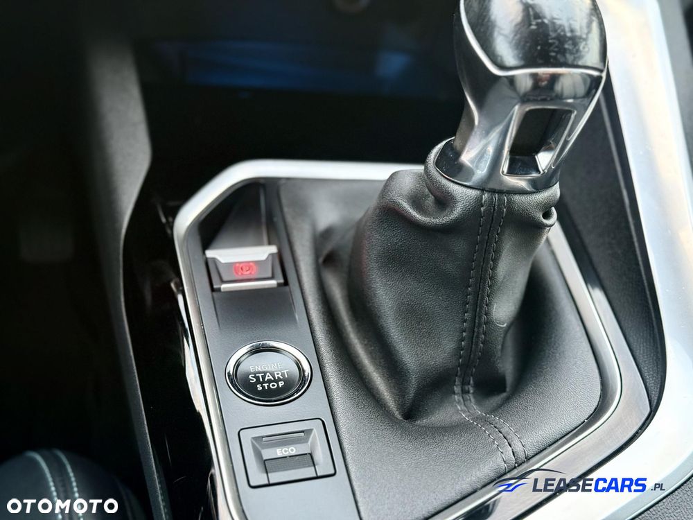 Peugeot 3008 PureTech 130 Stop & Start GPF Allure - 24