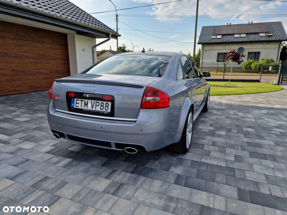 Audi RS6 Standard - 12