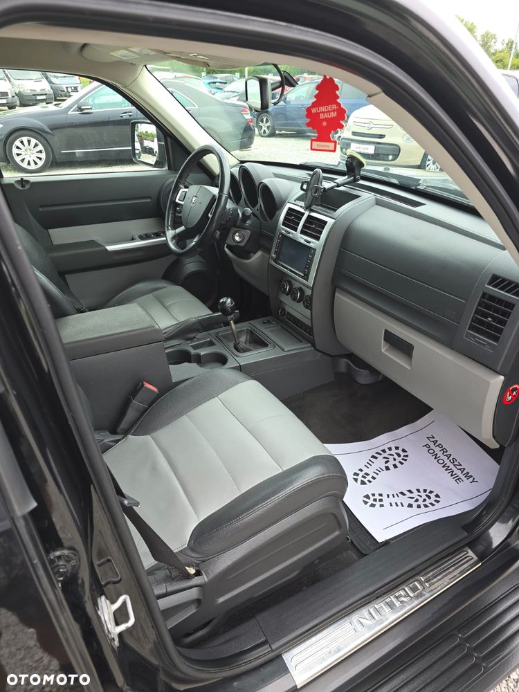 Dodge Nitro - 8