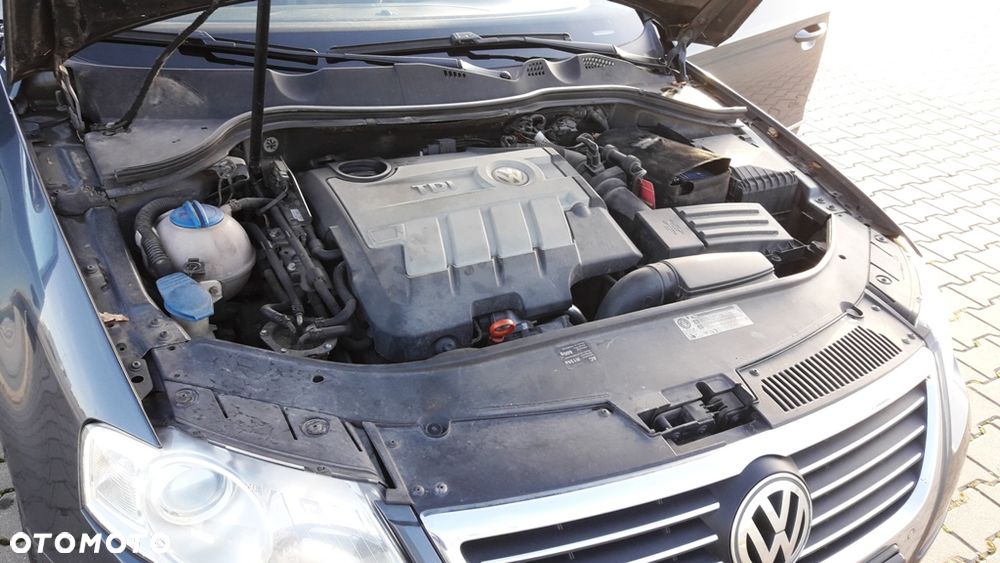 Volkswagen Passat 2.0 TDI DPF Highline - 22
