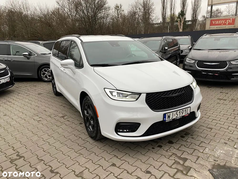 Chrysler Pacifica - 4