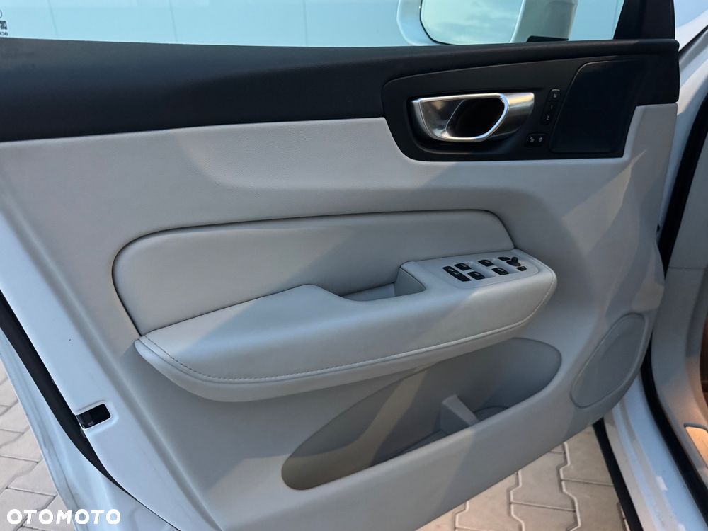 Volvo XC 60 T8 Plug-In Hybrid AWD Inscription - 18