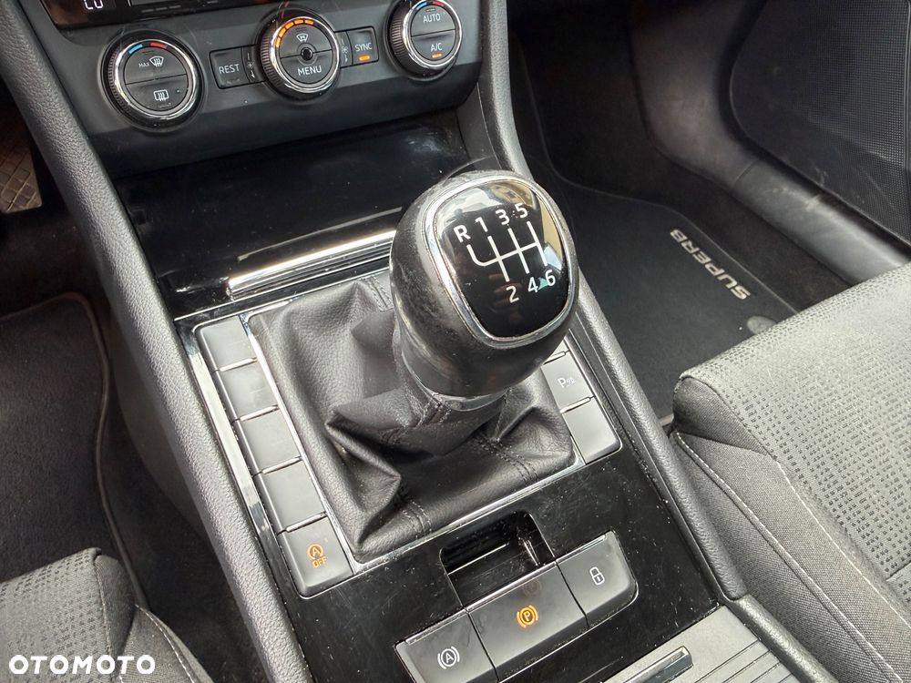 Skoda Superb 1.6 TDI GreenLine - 21