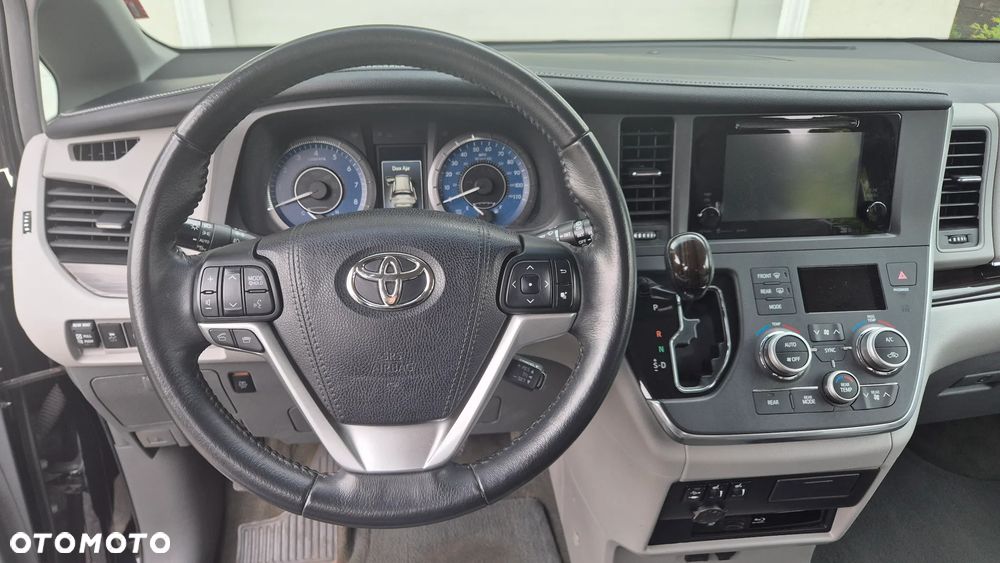Toyota Sienna 3.5 V6 - 13