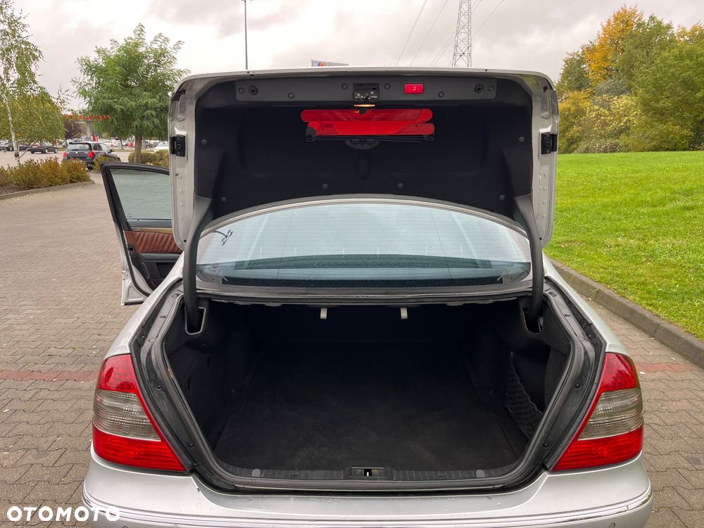 Mercedes-Benz Klasa E 320 CDI 4-Matic Avantgarde - 21