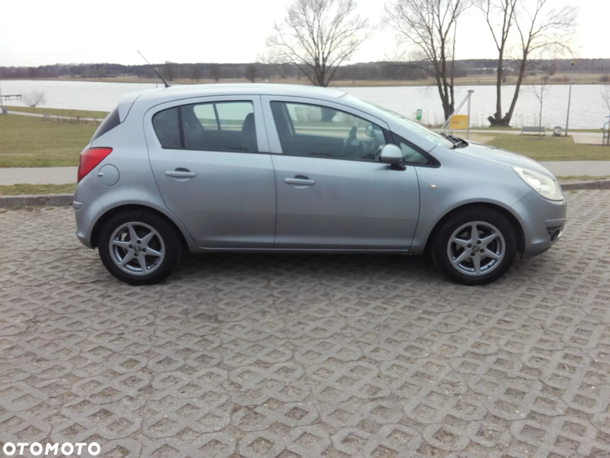 Opel Corsa 1.4 16V Cosmo - 4