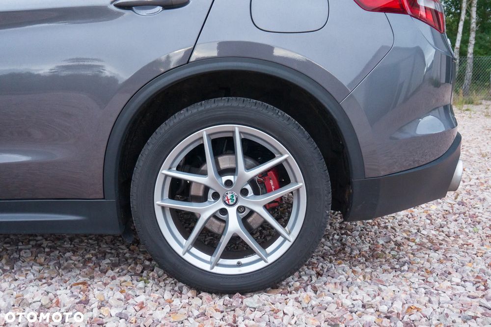 Alfa Romeo Stelvio 2.0 Turbo First Edition Q4 - 12
