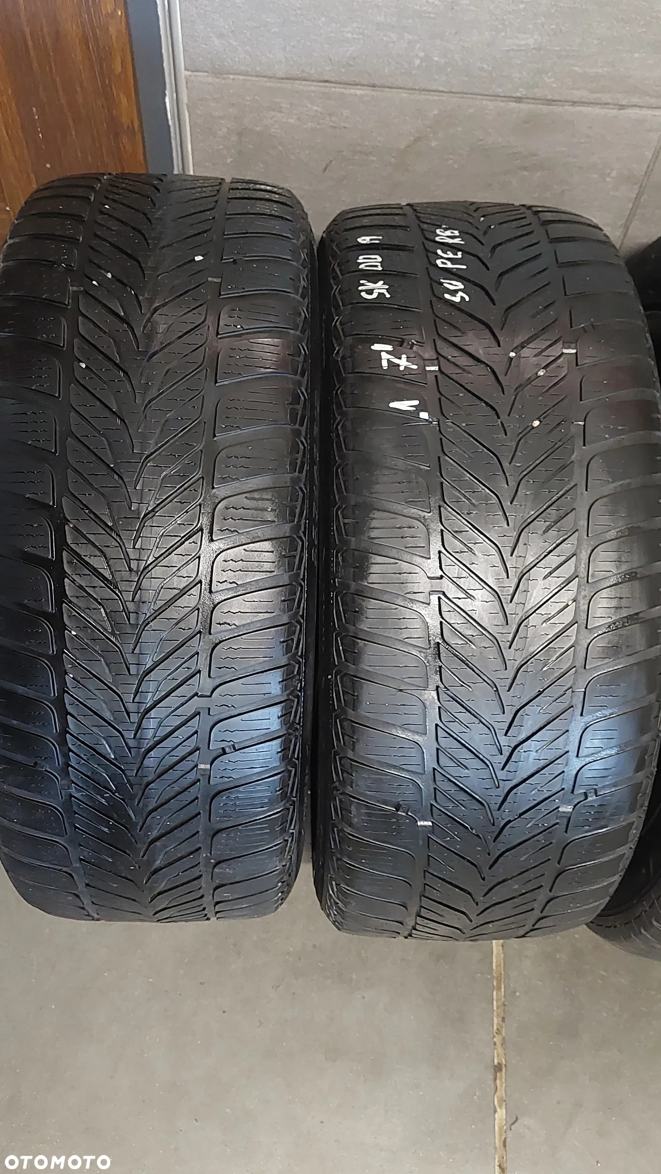 ALUFELGI ALUMINIOWE SKODA 225/45 R17 SAVA ESKIMO HP2 OPONY ZIMOWE FELGA ORYGINAŁ BIEŻNIK OPON 2 x po 7mm 2 x po 4mm - 8