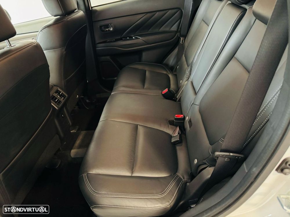 Mitsubishi Outlander 2.4 Instyle - 26