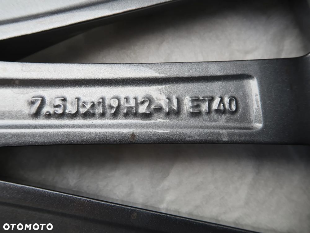 W37 Felga Mercedes A2064011900 7,5x19et40 Idealna szara - 7