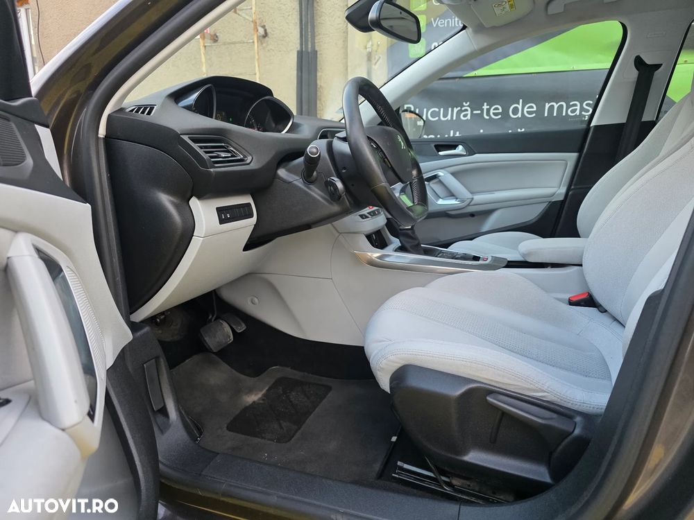 Peugeot 308 1.2 L PureTech Turbo S&S Allure Aut. - 9