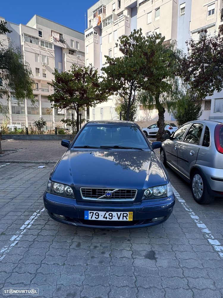 Volvo V40 Cross Country - 1