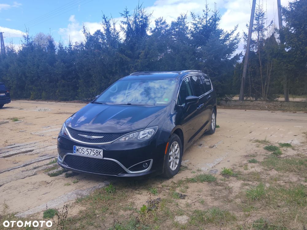 Chrysler Pacifica - 1