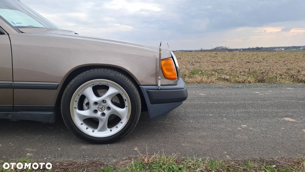 Mercedes-Benz W124 (1984-1993) - 11