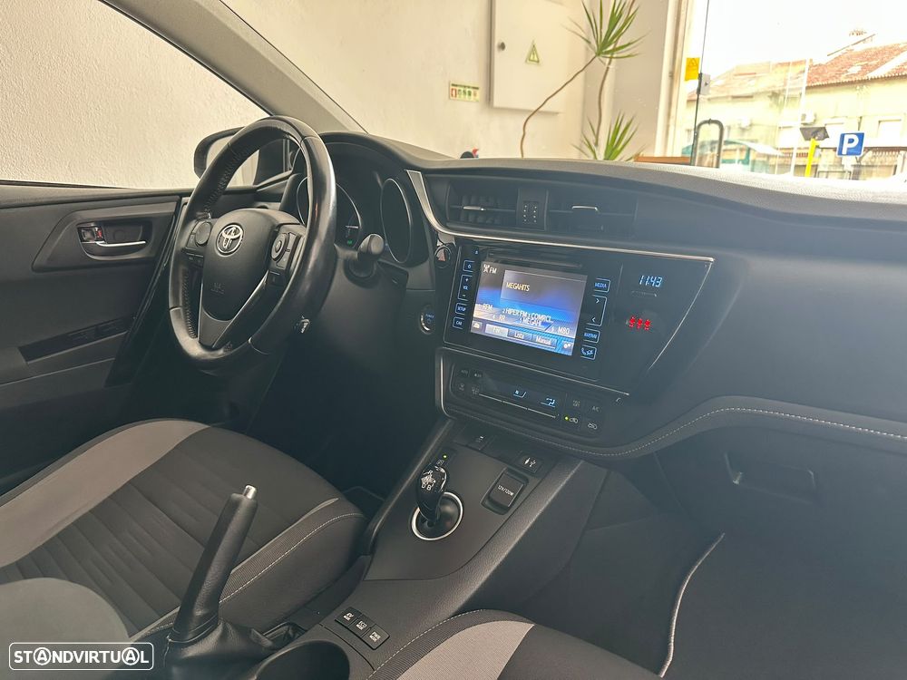 Toyota Auris Touring Sports 1.8 HSD Comfort - 32