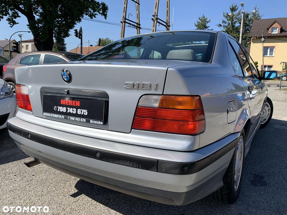 BMW Seria 3 318i - 5
