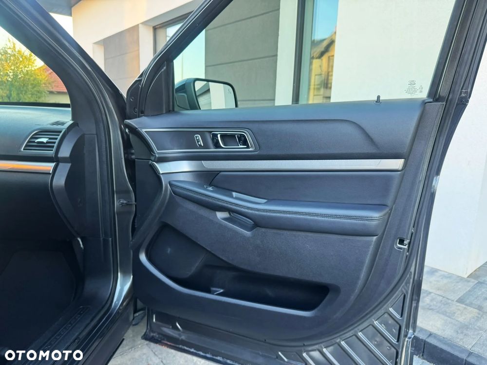 Ford Explorer - 21