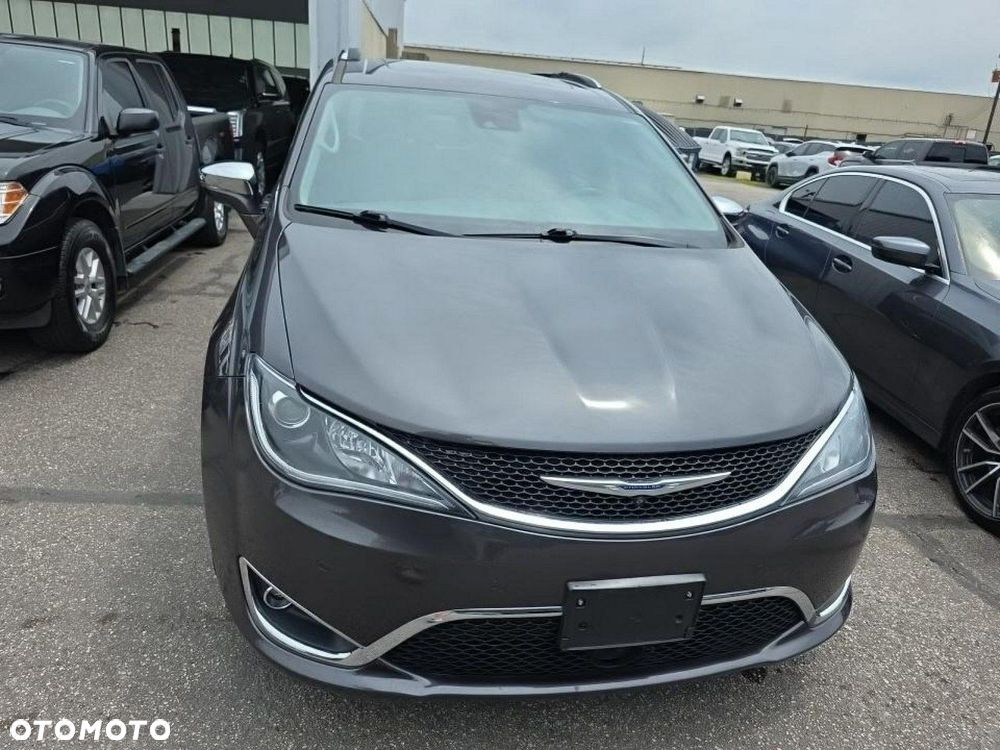 Chrysler Pacifica - 3