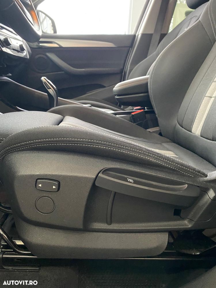BMW X1 xDrive20i AT - 20