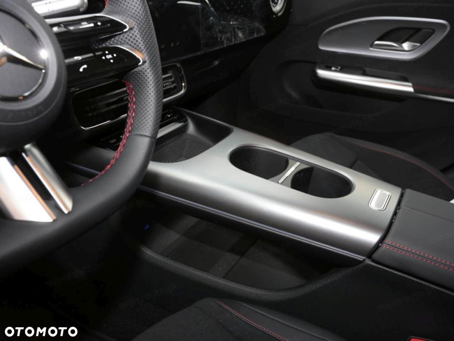 Mercedes-Benz CLA - 12