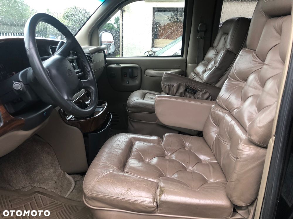 Chevrolet Chevy Van - 16