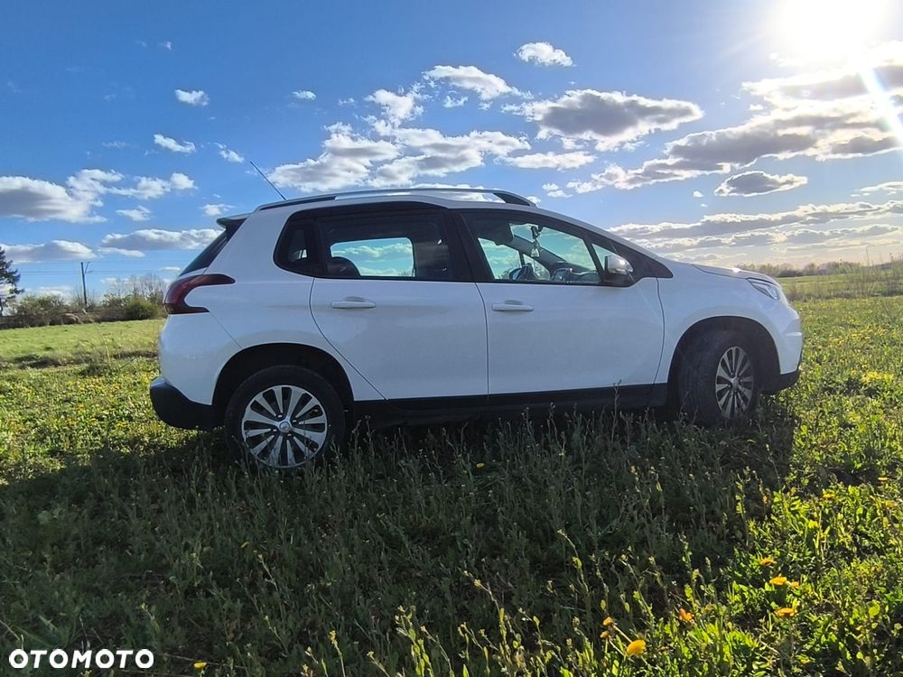 Peugeot 2008 BlueHDi 100 STOP & START Style - 6