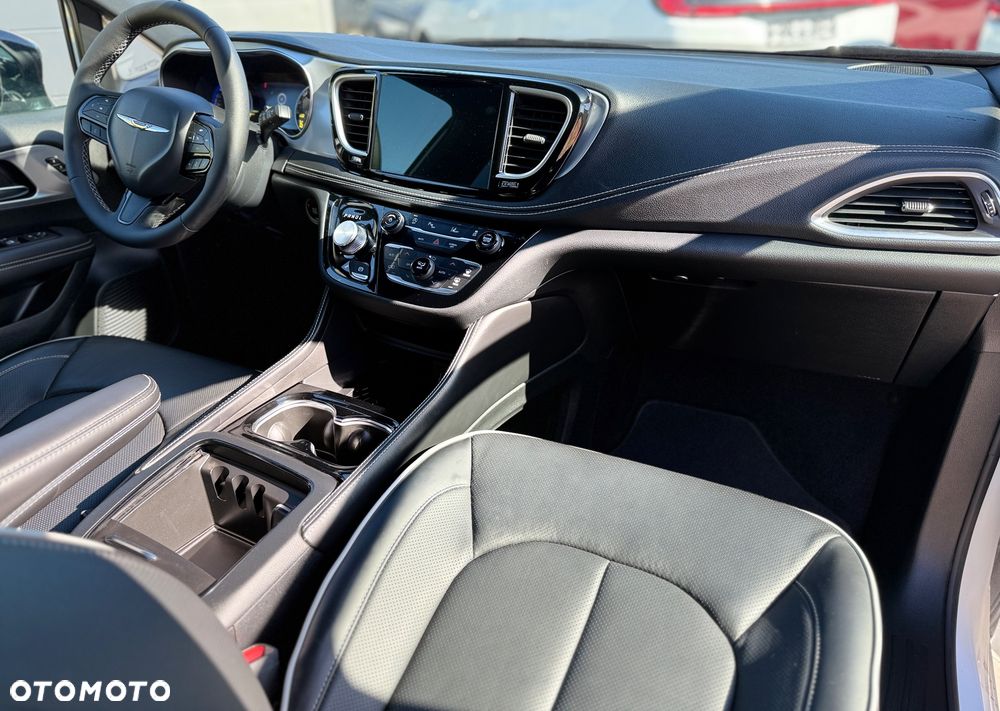 Chrysler Pacifica - 17