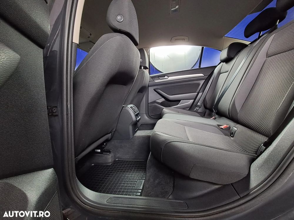 Volkswagen Passat - 26