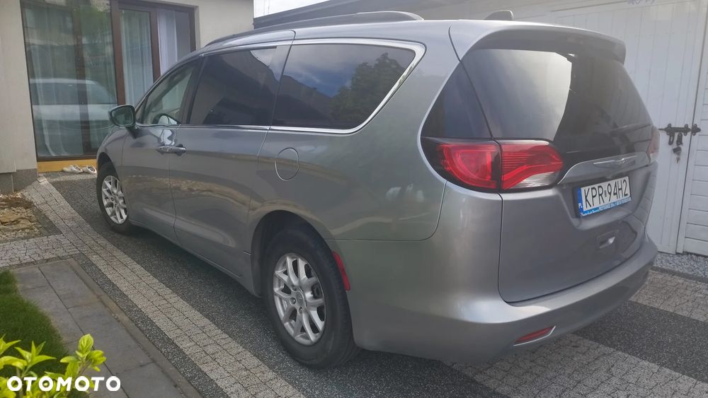 Chrysler Pacifica - 2