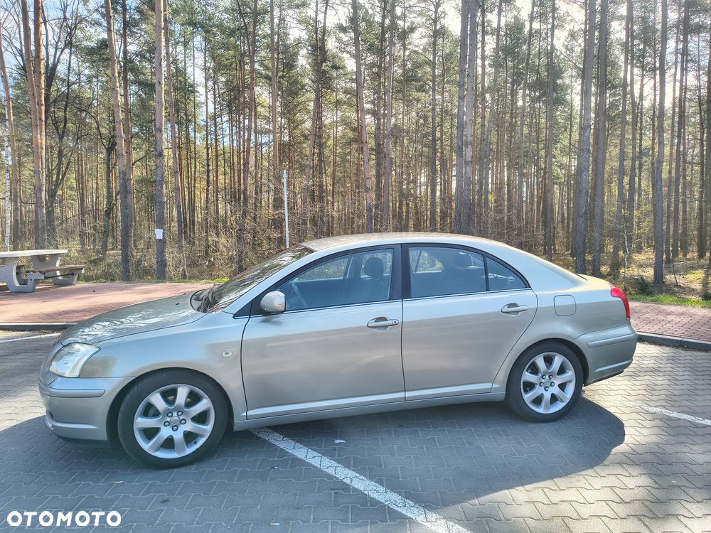 Toyota Avensis 1.8 VVT-i Sol - 2