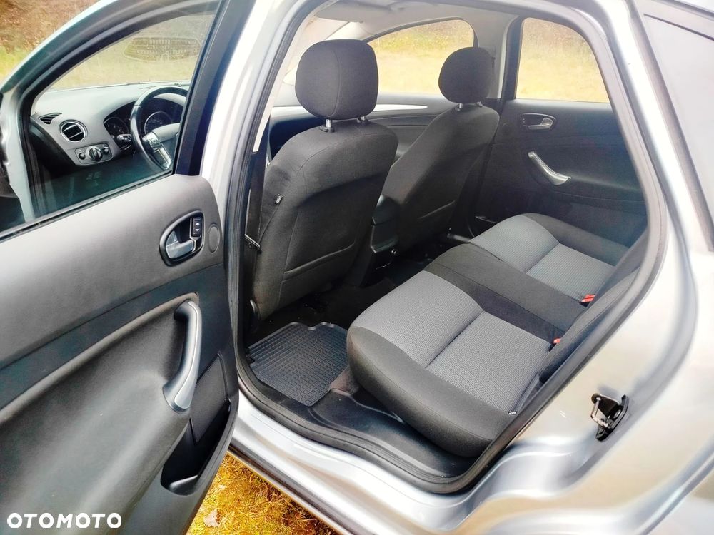 Ford Mondeo 1.6 Ghia X - 26