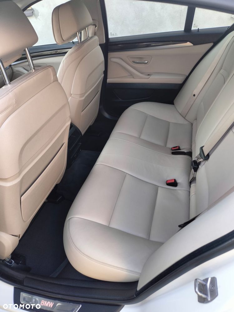 BMW Seria 5 520d xDrive - 31