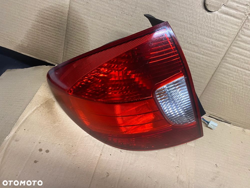 LAMPA TYLNA LEWA KIA RIO I LIFT - 1