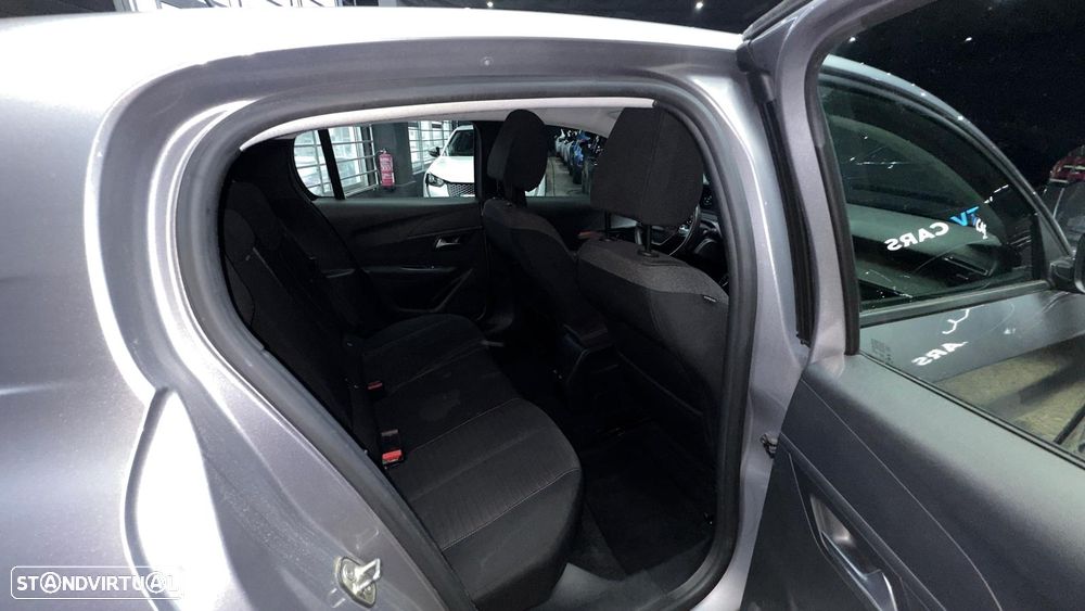 Peugeot e-208 E-Style - 16