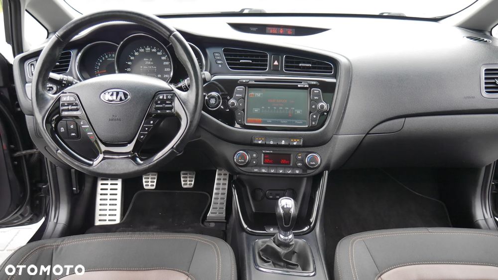 Kia Ceed 1.6 GDI ISG Platinum Edition - 32