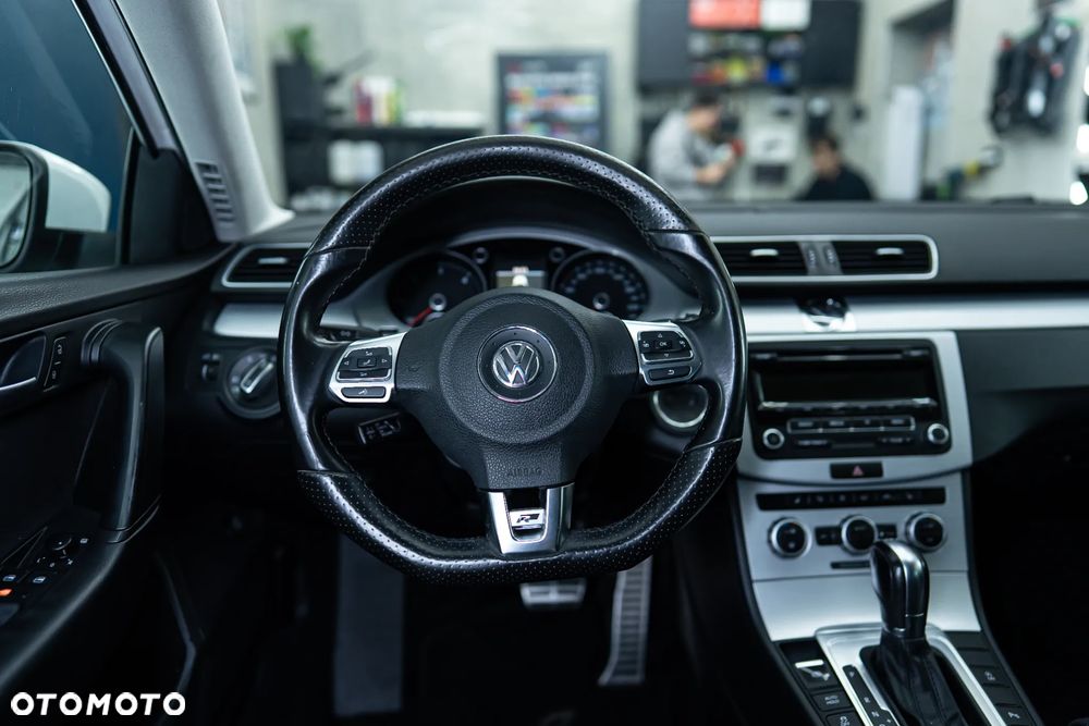 Volkswagen Passat 2.0 TDI DSG BlueMotion Technology R-Line - 34