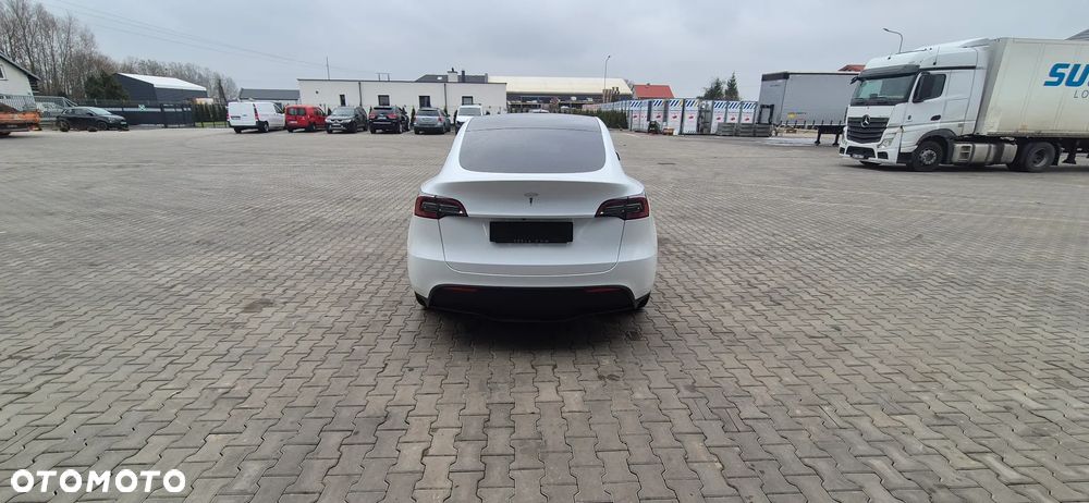 Tesla Y RWD - 6