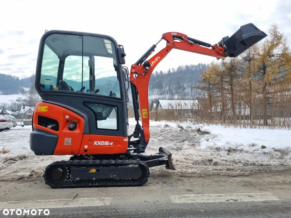 Kubota KX016-4 Koparka Gąsienicowa 2 tony. DEKRA aktualna do 2026r. Rozsuwane Hydr. podwozie! Sprowadzona z Norwegii! Zero luzów i wycieków. Maszyna jak Nowa z Salonu! 2017rok. Pełna Dokumentacja. Gąsienice bez zużycia! Łyżka Skarpowa Nowa! Szybkozłącze! Okazja Tanio! Dodatkowa Linia Hydr. na młot i wiertnice - 2