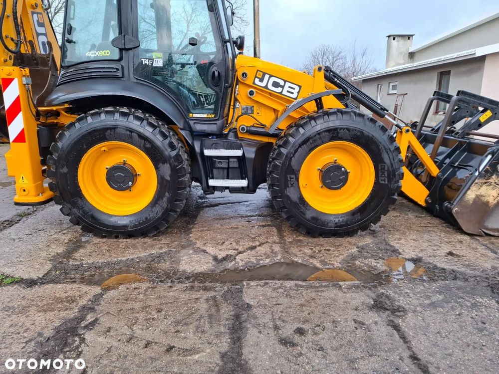 JCB 4CX - 12