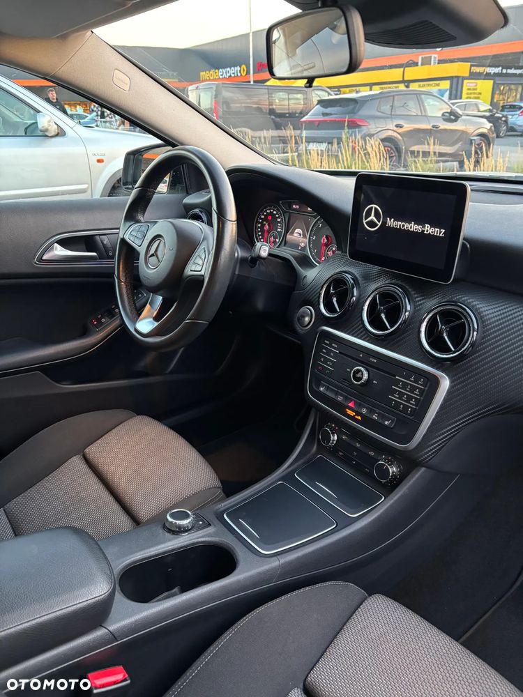 Mercedes-Benz GLA - 7