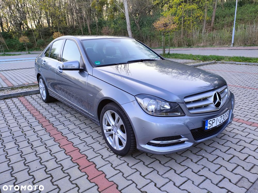 Mercedes-Benz Klasa C 180 CGI BlueEFFICIENCY Avantgarde - 2